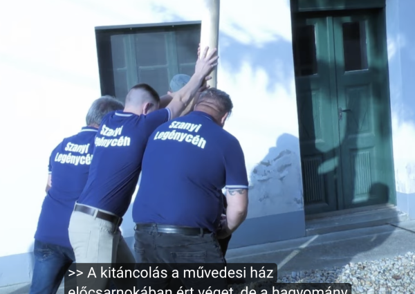 Kitáncoltuk a májusfát…